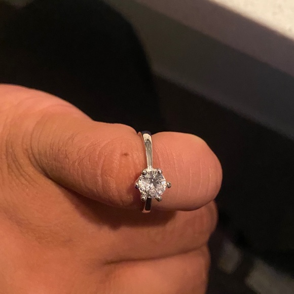 Round Cut Engagement Ring Beautiful Sterling Silver Stamped 925 Austrian Crystal - Picture 5 of 13